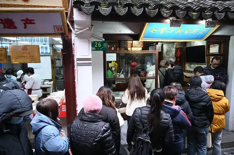 城事头一遭元宵节七宝古镇的汤圆店吃不到热汤圆