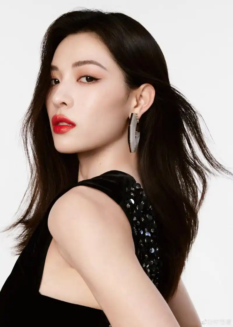 钟楚曦和倪妮的气质和外型非常相似. #动态创作月