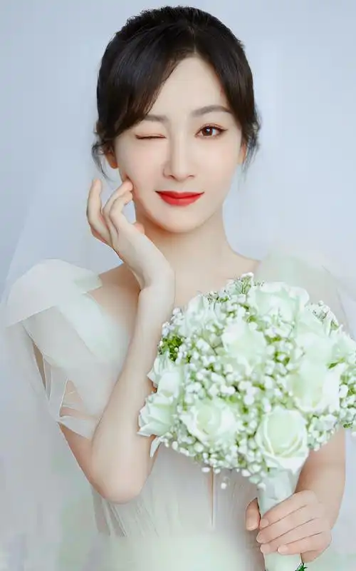 与杨紫共赴微博之夜##内娱女星白色婚纱造型