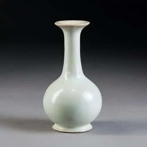 北宋 汝窑天青釉长颈瓶-【成交 价格 图片】