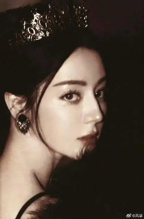 迪丽热巴带皇冠的适配度百分百!是真公主!