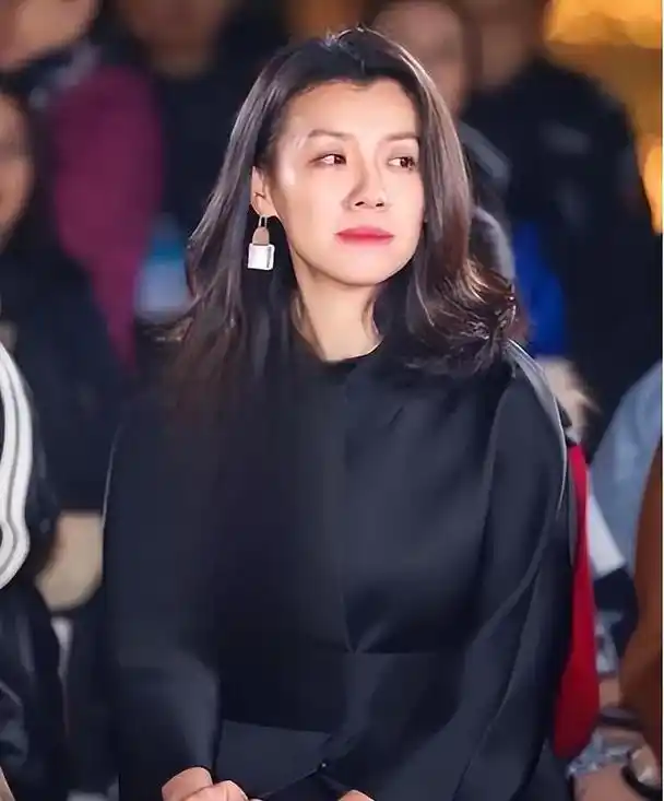 刘琳,这位在荧幕上留下无数经典角色的女演员,以其卓越的演技和深入