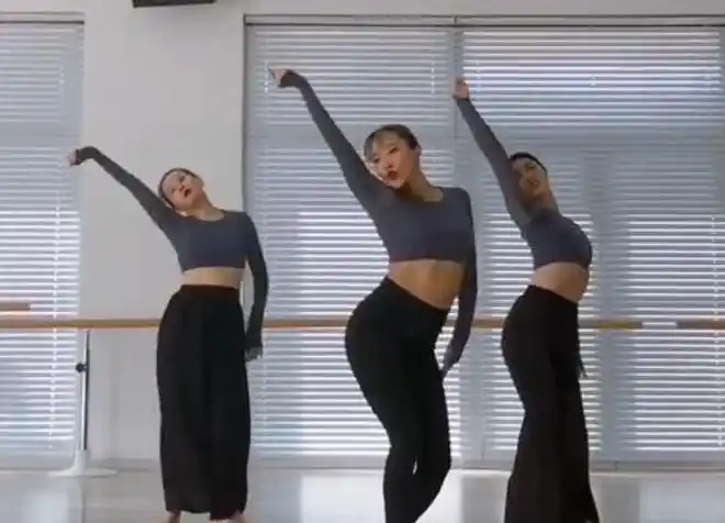 42岁孙莉再晒跳舞视频这腰线绝了完全不像生过3个宝宝的妈