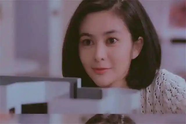 以为是石破天惊的港姐李嘉欣,另一位就是最靓十三姨,关之琳,如果当年