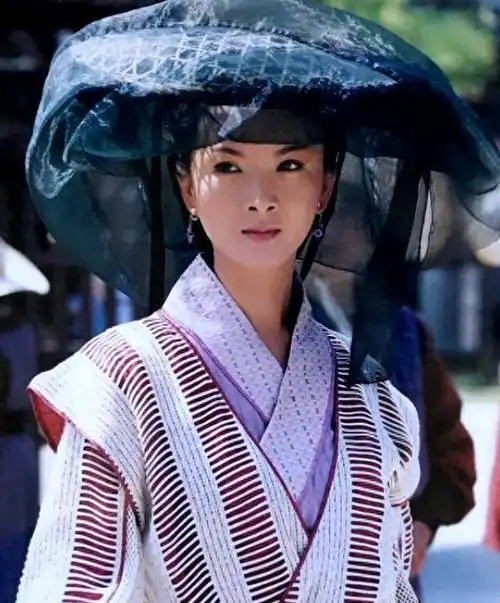 "影后"谢兰:与师小红丁克12载,39岁才升级当妈,如今过得咋样