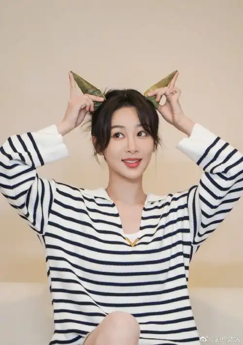 杨紫锁骨窝好深