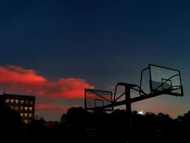 傍晚的篮球场每一个爱好者永远的向往