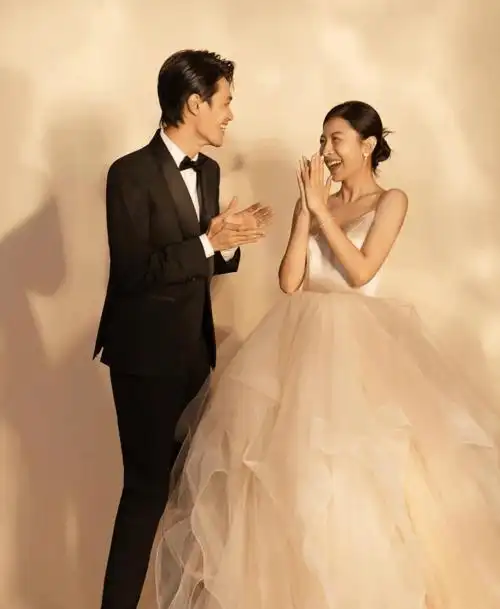 新娘百分百婚纱摄影极致浪漫的室内光影婚纱照心动华尔兹