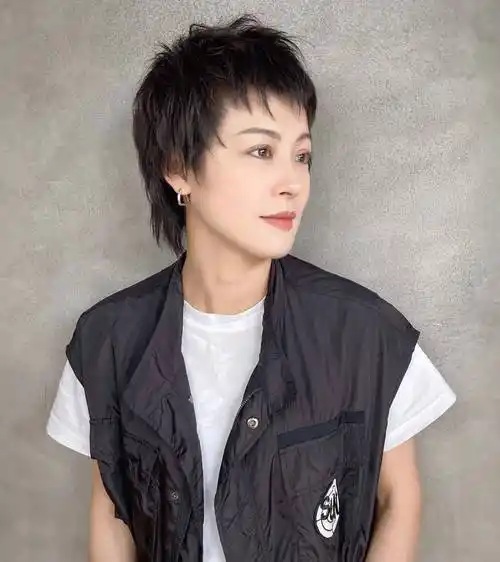 三种时尚减龄超短发,清爽又吸睛_发型_刘海_个性