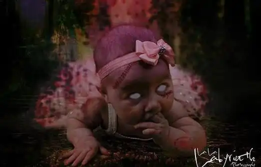 摄影师将小孩扮成僵尸娃娃 鬼魅笑容吓坏人