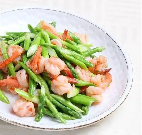 夏天喜欢吃清淡的,可别把它忘记了,芦笋炒虾仁,清甜爽口又开胃