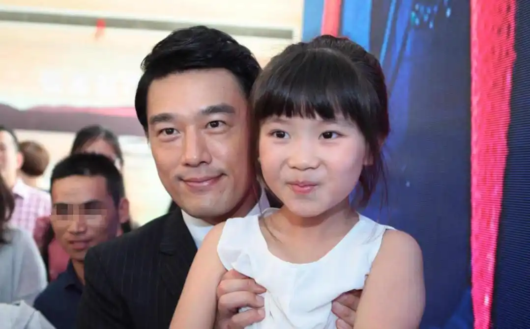 男星王耀庆:为省房租和房东女儿结婚21年,却花10万块买一件西装