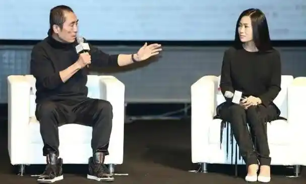 张艺谋长女张末拥抱巩俐化解恩怨二婚嫁老外38岁儿女双全