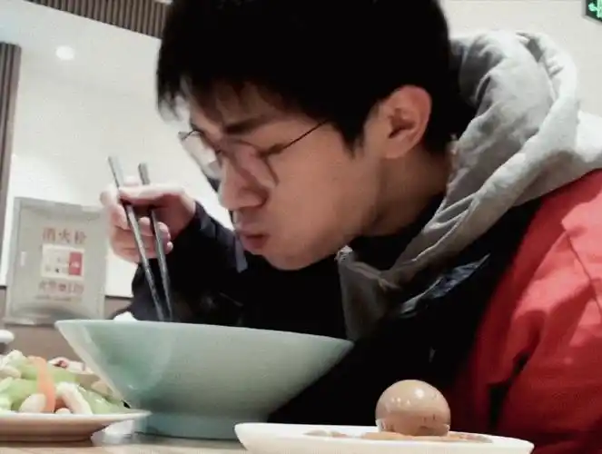易烊千玺vlog i人常态#乖崽吃面三部曲7215