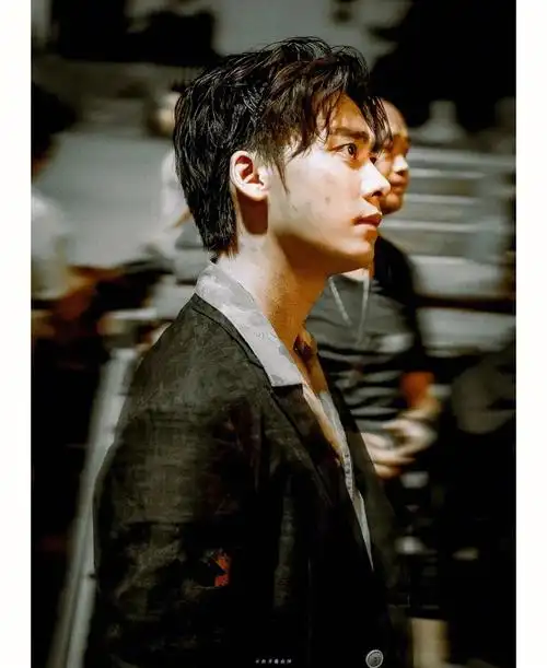 人总是会在不同的年龄反复爱上李易峰