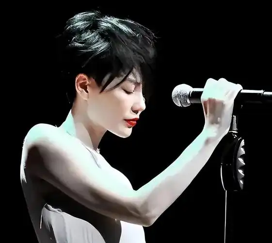 王菲的丰富情史,和那个与她纠缠至今的男人