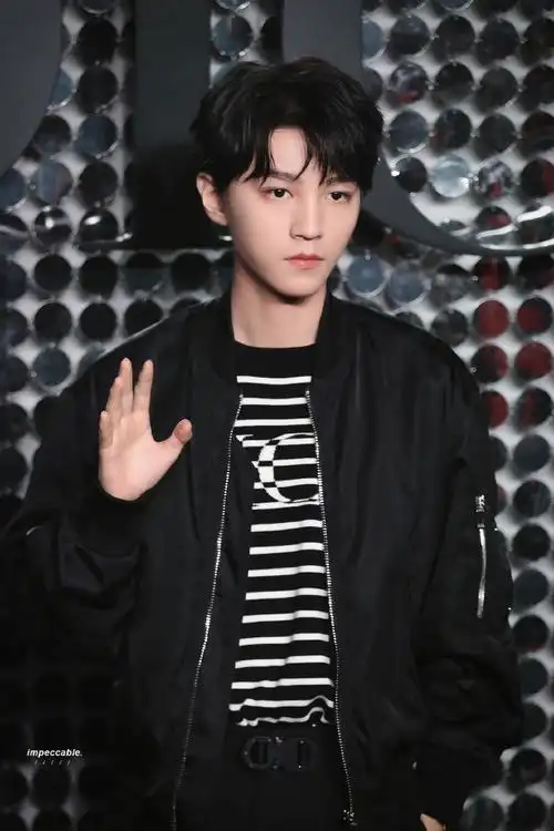 impeccable0921·王俊凯  暗星:dark_star_王俊凯个人站  茶色