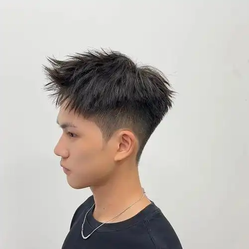 男生清爽摩根前刺烫发