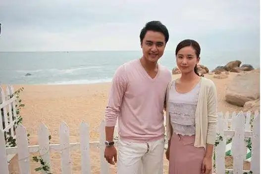 如今明道和王婷萱结婚生子,结束了他多年的绯闻生活,让我们一起祝福