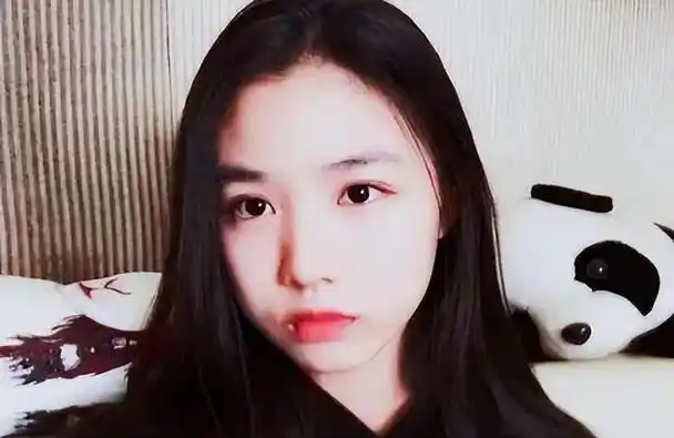 汪峰18岁女儿近照曝光颜值身材双双在线