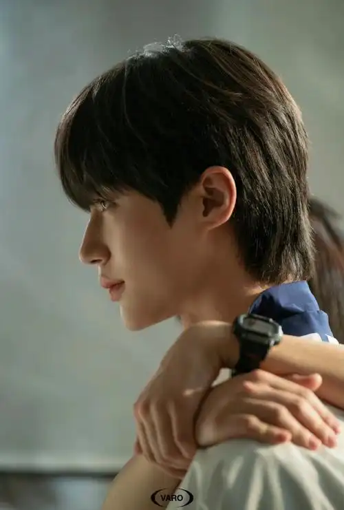 边佑锡 ,韩国男演员,模特.