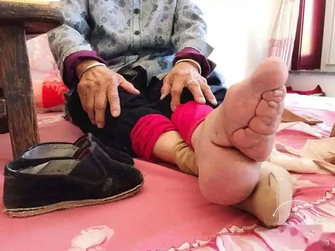 宁夏海原一位从清朝走过来的小脚女人