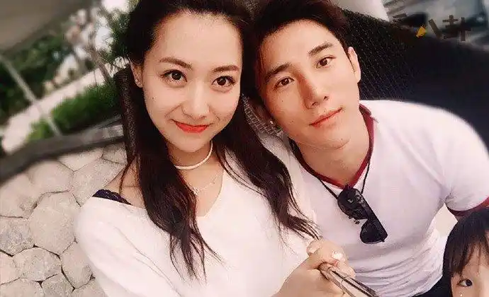 白冰丁一一家三口