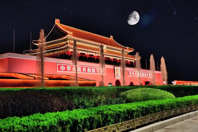 雄伟壮丽的天安门——祖国的象征