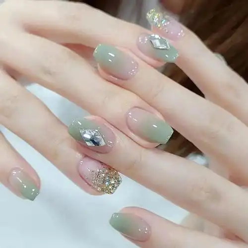 嘟嘟瓜美业网:夏日渐变美甲的正确打开方式,你get了吗?