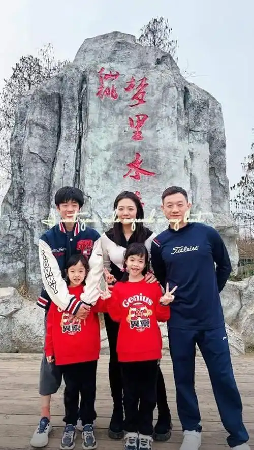 回老家啦",而从杨云ip地址来看,一家五口正在湖北仙桃,也就是杨威老家