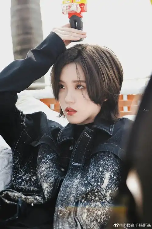 陆柯燃这组饭拍图氛围感太强了有帅到我