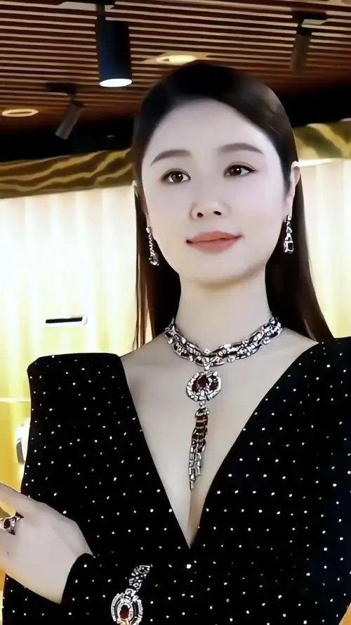 林心如气质迷人颜值出众