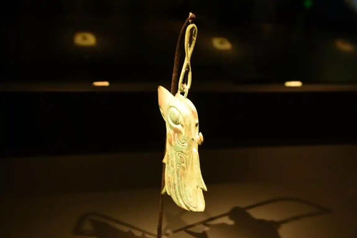 三星堆遗址出土的玉器(笔者实拍)