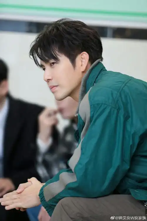 沙一汀在上海已经搬了五次家,钟汉良听到以为的原因"是生活拮据吗"