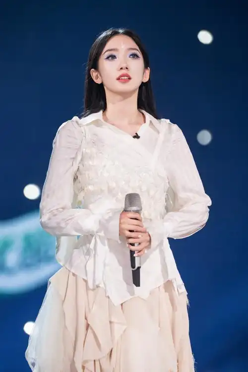 孟美岐舞台2023##孟美岐雪狐仙灵妆