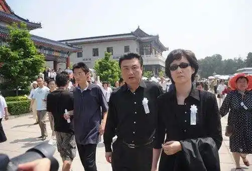 罗京逝世十年中八旬老母蒙在鼓里妻子携子二嫁富豪