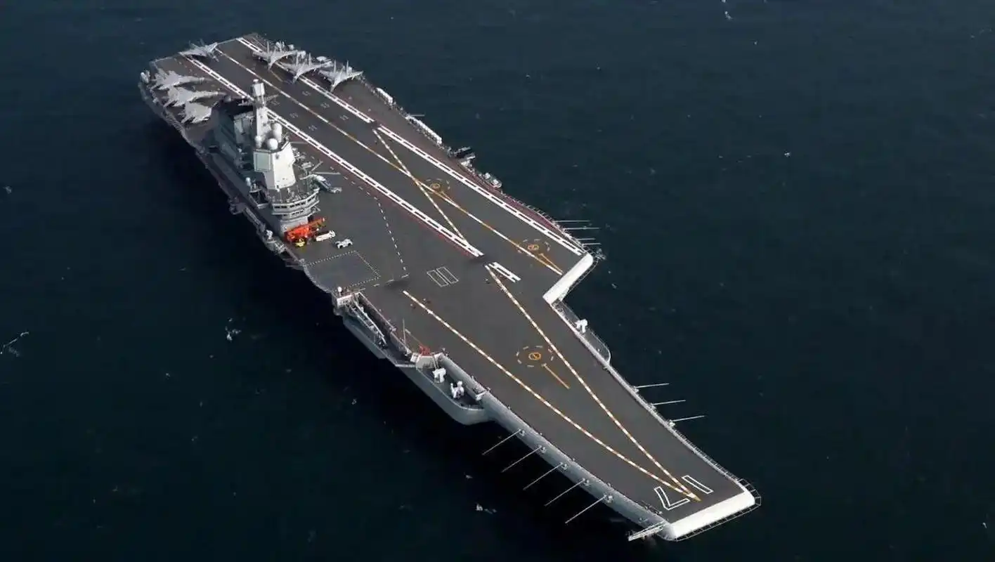 山东舰航母编队远海战备训练,首次成体系赴西太平洋  山东舰航母编队