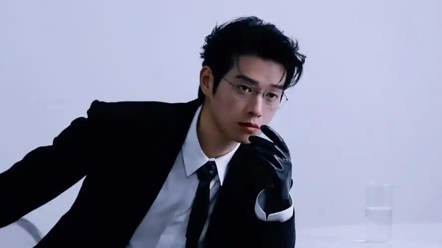 魏大勋·时尚芭莎