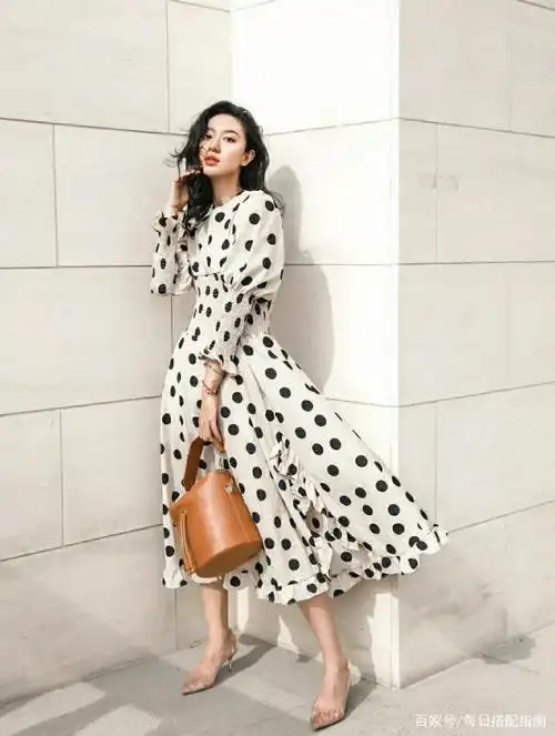 波点裙最适合春天穿,学会这些搭配法则,不管哪种身材穿上都好看