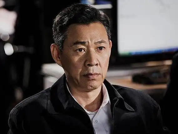 知名男演员吕良伟65岁摆脱年龄数字的困扰待在健身房的他最帅