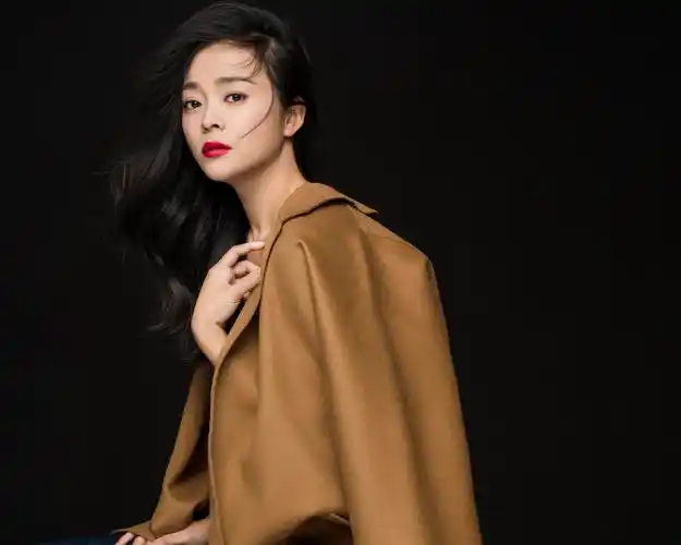 p data-id="go0aacdcsg">王嘉,出生于黑龙江齐齐哈尔,中国内地女演员