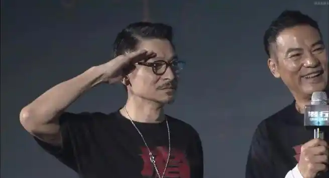 彭于晏和偶像刘德华互相敬礼