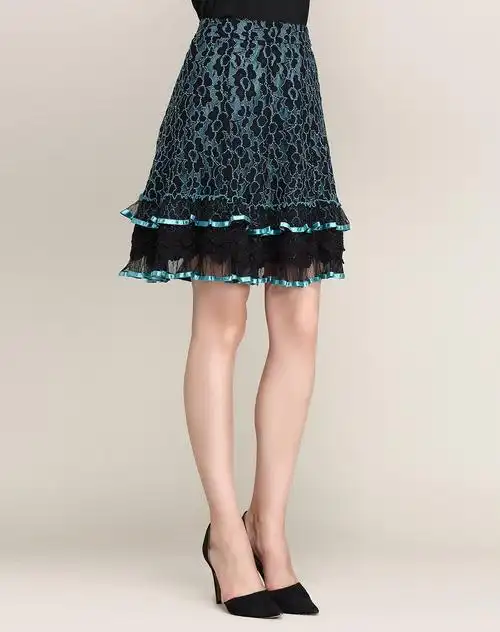 精致蕾丝镂空花纹显瘦半身裙