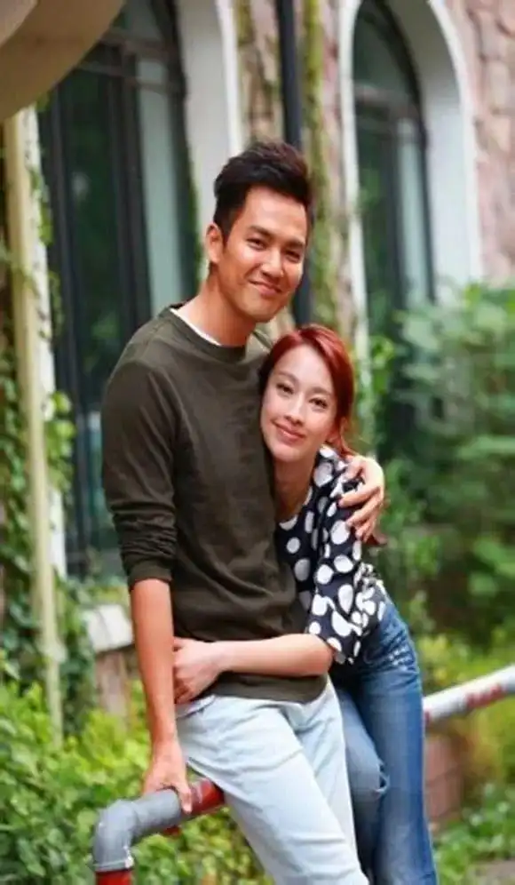 钟汉良低调隐婚7年,娇妻私照最近曝光,网友:独宠难怪不公开_妻子