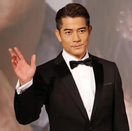 甚至在2015年参加台湾金马奖时,郭富城身穿的西装都是之前在美国颁奖