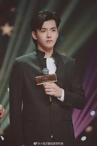 吴亦凡 kris 男头像壁纸 明星制作人 综艺男神 美男帅哥 freestyle