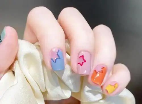 活力四射小星星手绘美甲2021年新款