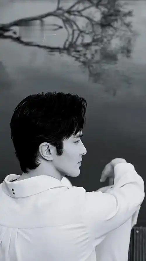 高伟光不愧是百年难遇的纯天然美男子,太绝了侧脸太漂亮!