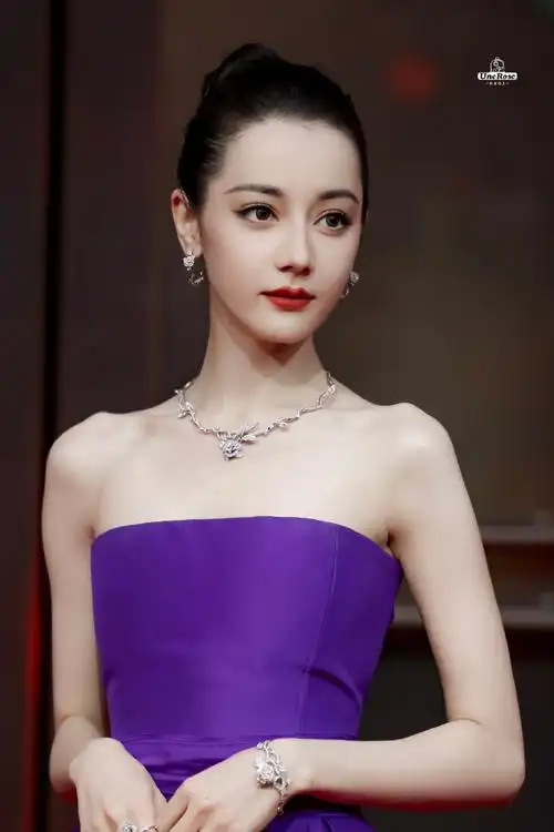 迪丽热巴红毯赶蚊子##公诉