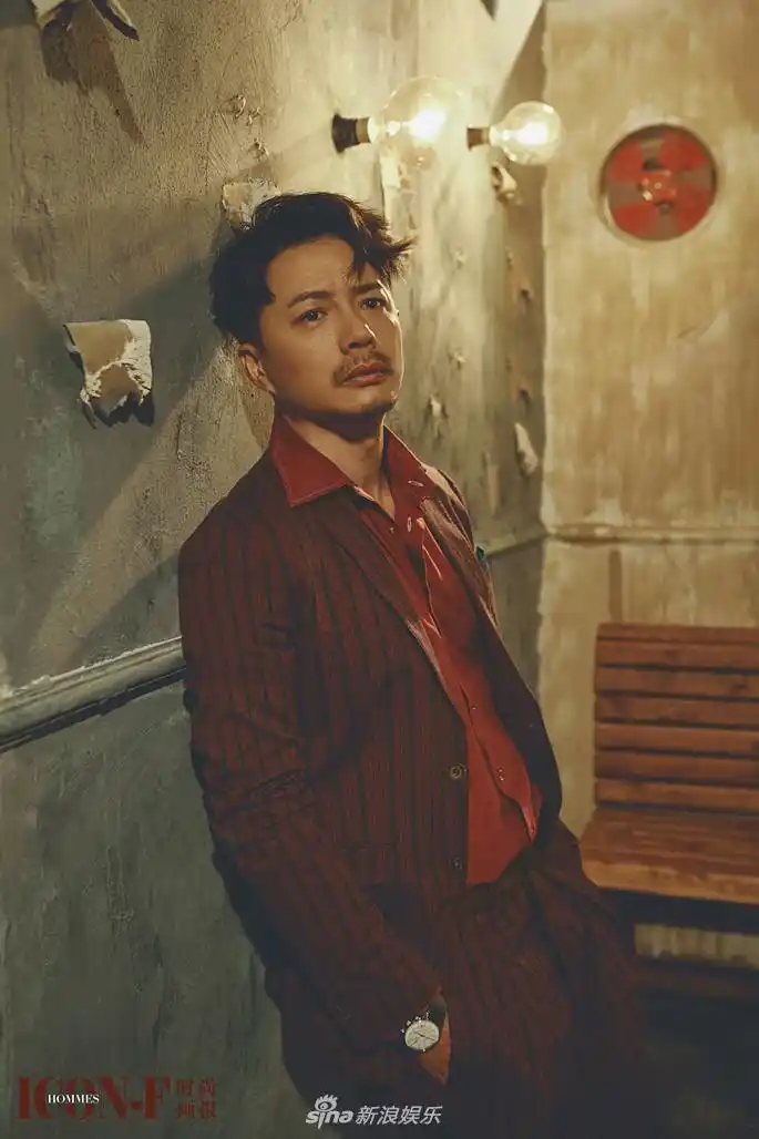 组图:型男段奕宏"为戏为奴" 演绎成熟绅士品格